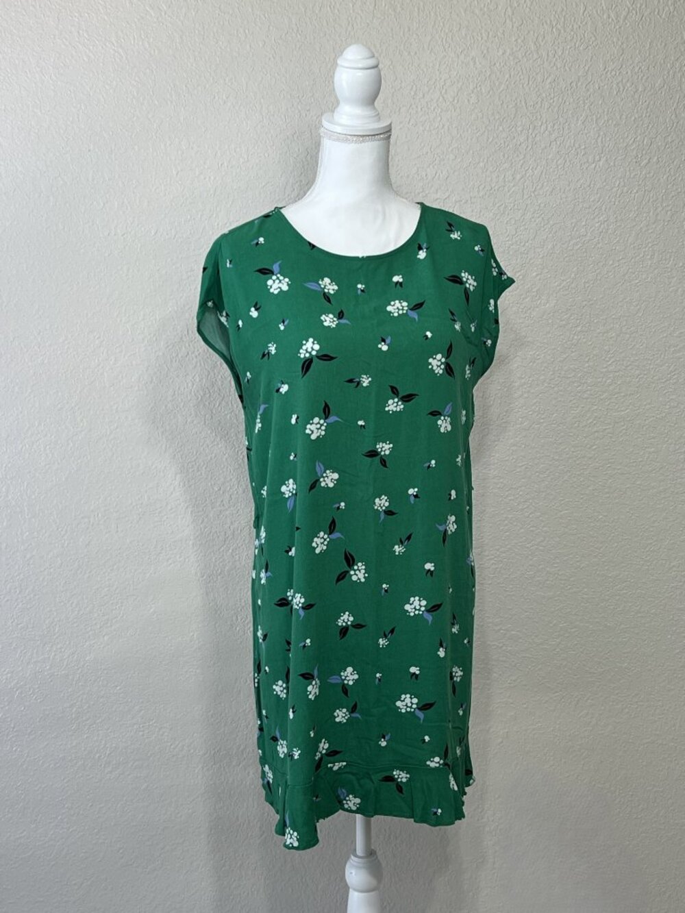 ☀️☀️SUMMER SALE - PopSugar Rayon Green White Floral Knee Length Dress Medium